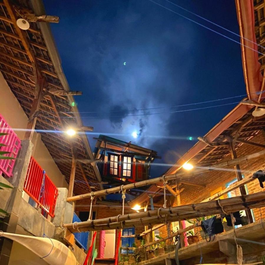 Albergue La Boheme Bajo Labuan Bajo Exterior foto