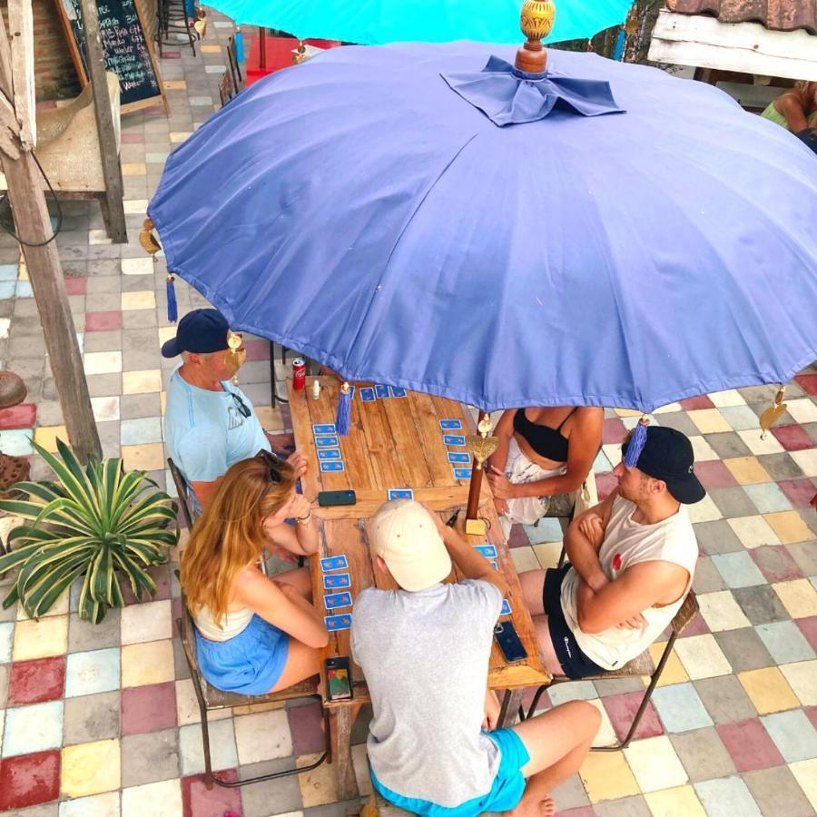 Albergue La Boheme Bajo Labuan Bajo Exterior foto