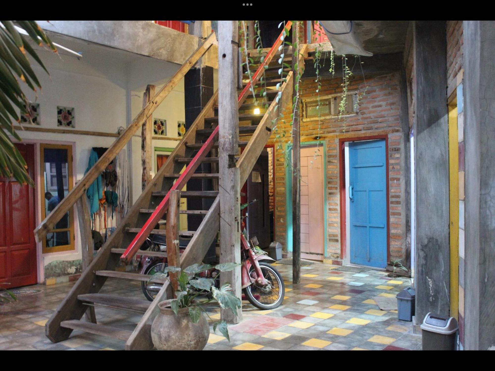 Albergue La Boheme Bajo Labuan Bajo Exterior foto