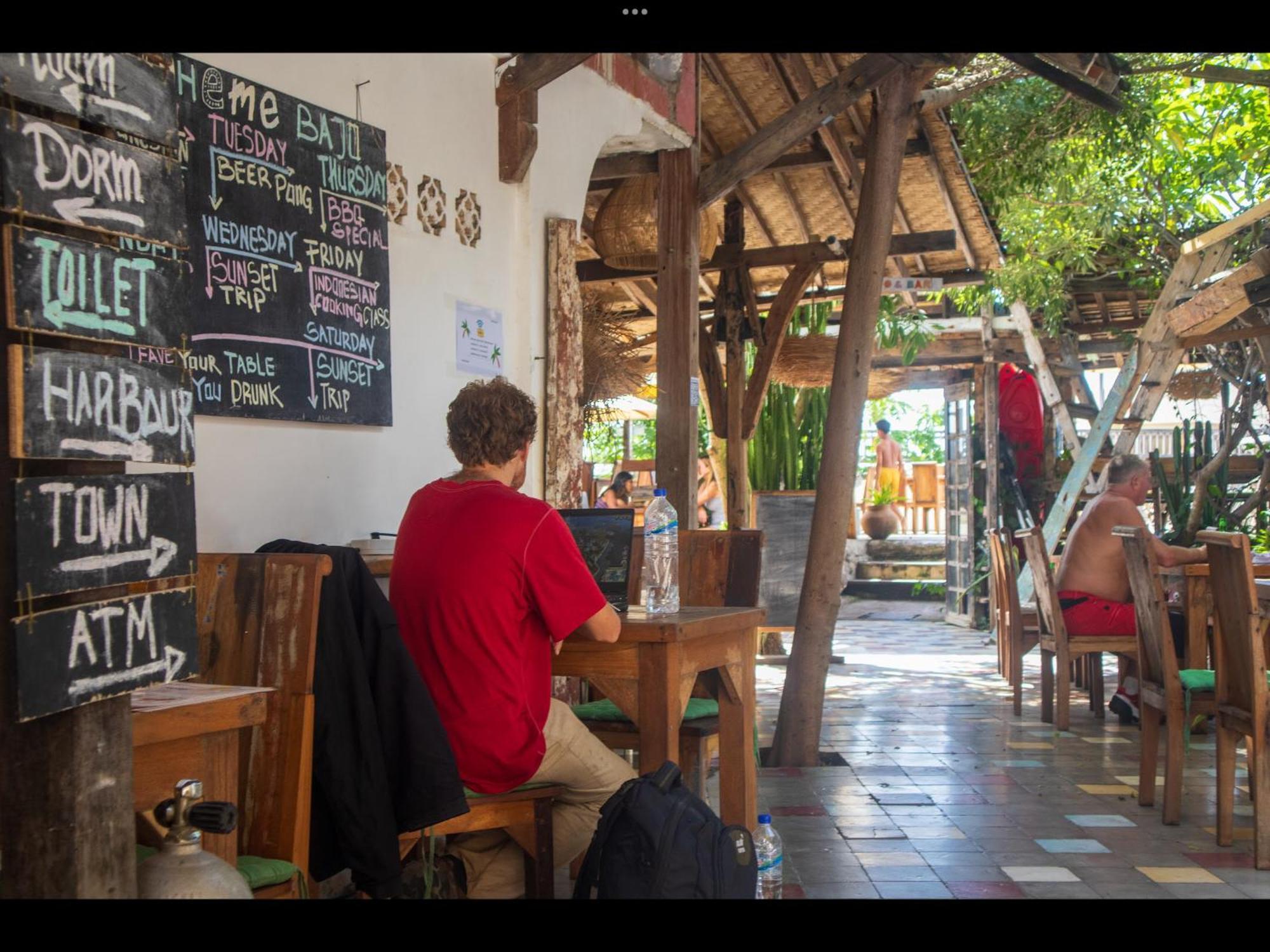 Albergue La Boheme Bajo Labuan Bajo Exterior foto